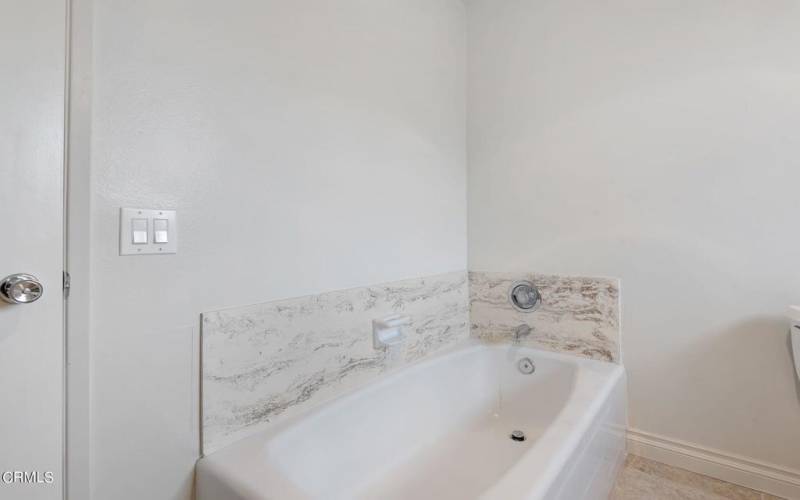 23-web-or-mls-23 - Bathroom 3