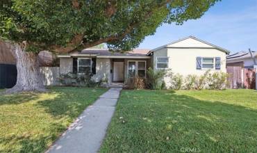 16643 Victory Boulevard, Lake Balboa, California 91406, 3 Bedrooms Bedrooms, ,1 BathroomBathrooms,Residential,Buy,16643 Victory Boulevard,SR24198765