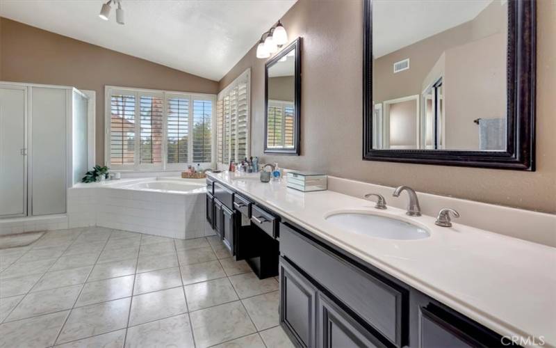 Primary bath with soaking tub, separate shower, double sinks and walk in closte