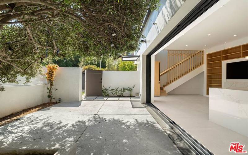 Courtyard, perfect for al fresco dining