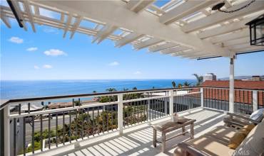 32086 Coast Highway, Laguna Beach, California 92651, 2 Bedrooms Bedrooms, ,2 BathroomsBathrooms,Residential Lease,Rent,32086 Coast Highway,OC24144621