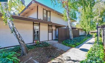 5489 Roundtree Dr B, Concord, California 94521, 2 Bedrooms Bedrooms, ,1 BathroomBathrooms,Residential,Buy,5489 Roundtree Dr B,41074412