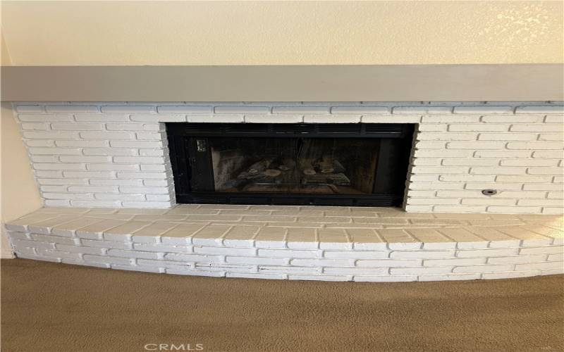 Gas fireplace