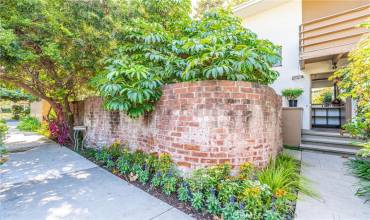 5237 1/2 Village Grn, Los Angeles, California 90016, 1 Bedroom Bedrooms, ,1 BathroomBathrooms,Residential,Buy,5237 1/2 Village Grn,SB24197959