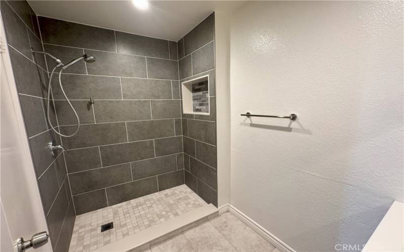 Shower Suite 1