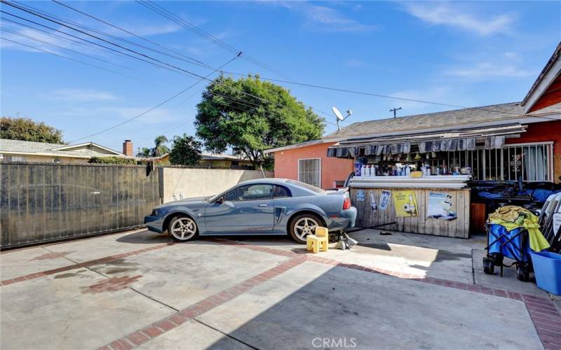 GATED ACCESS TO GARAGE AND PARKING