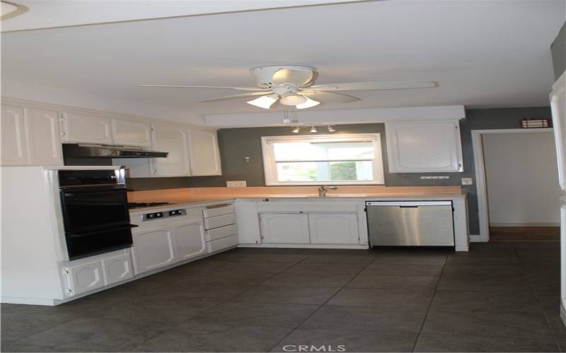 Open-concept Kitchen w/Tile Flooring