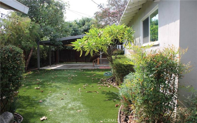 Beautifully Landscaped Yard w/Covered Patio