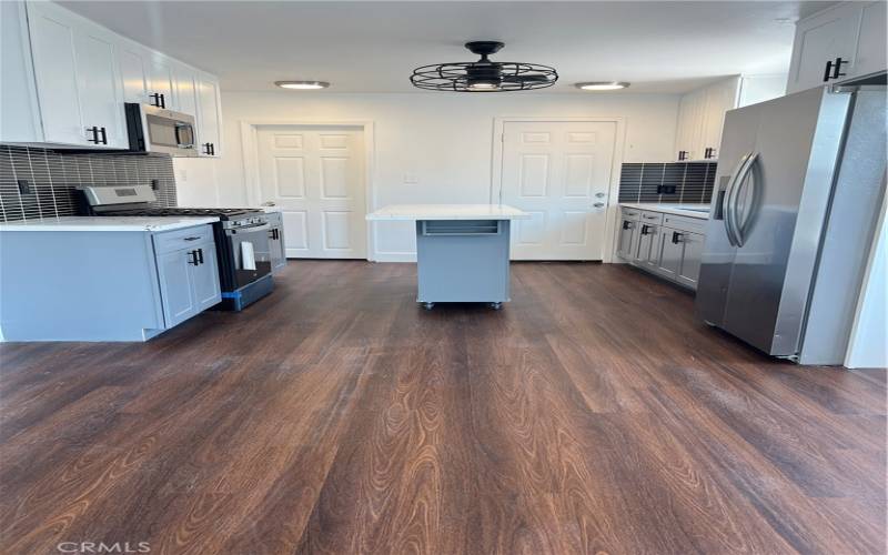 front house kitchen with island in the center