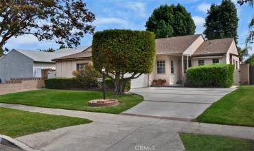 6832 Cantaloupe Avenue, Van Nuys, California 91405, 3 Bedrooms Bedrooms, ,1 BathroomBathrooms,Residential,Buy,6832 Cantaloupe Avenue,SR24196443