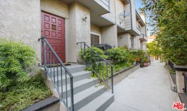 12416 Magnolia Boulevard 8, Valley Village, California 91607, 2 Bedrooms Bedrooms, ,2 BathroomsBathrooms,Residential,Buy,12416 Magnolia Boulevard 8,24445407