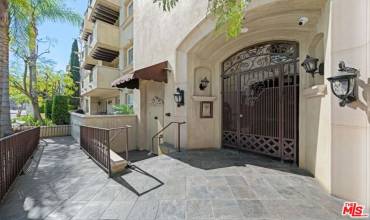 12044 Hoffman Street 101, Studio City, California 91604, 3 Bedrooms Bedrooms, ,3 BathroomsBathrooms,Residential,Buy,12044 Hoffman Street 101,24444835