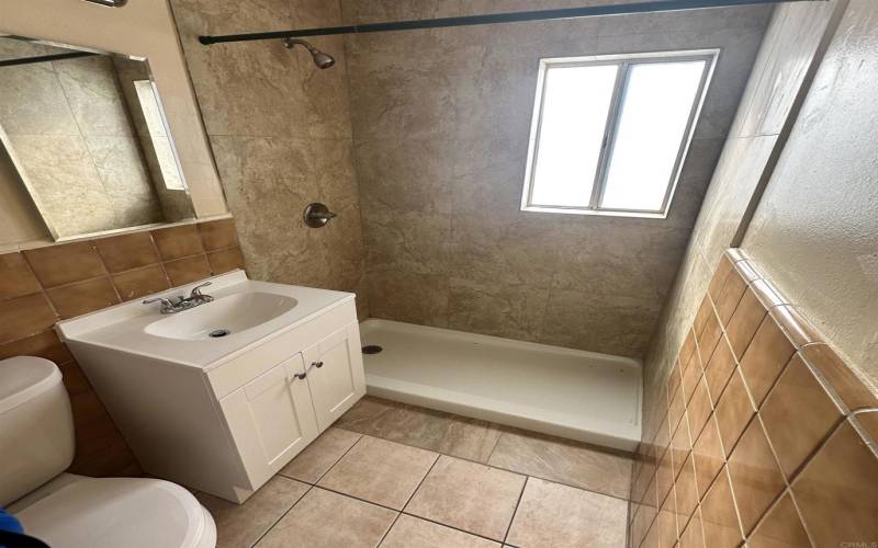 1 Bedroom Unit Bathroom