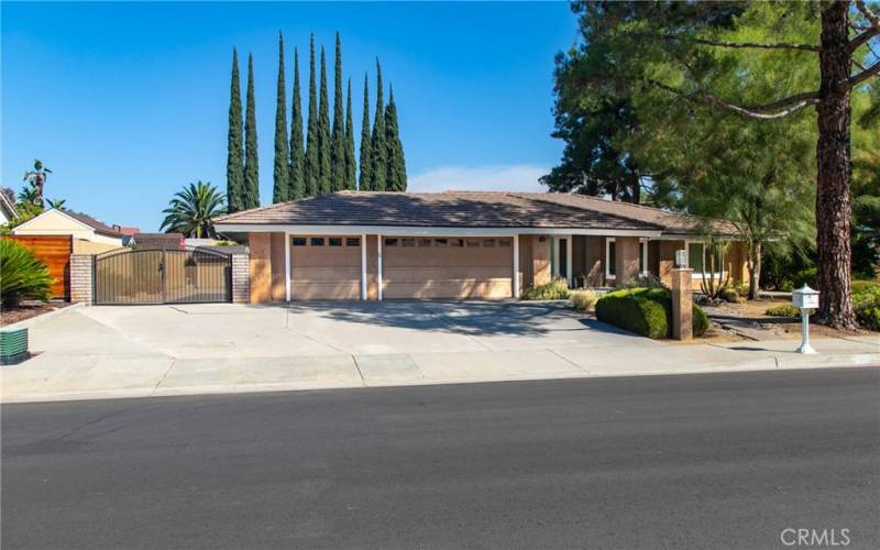 Front of the house with RV parking. Plenty of space in the driveway.