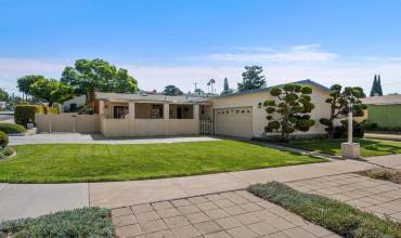 6195 Cowles Mountain Blvd, La Mesa, California 91942, 4 Bedrooms Bedrooms, ,2 BathroomsBathrooms,Residential,Buy,6195 Cowles Mountain Blvd,240022862SD