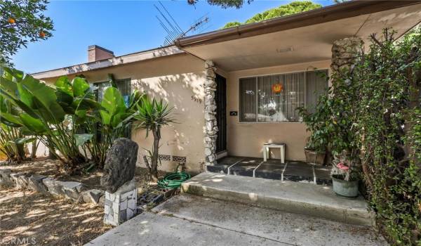 North Hollywood Gem with Potential!