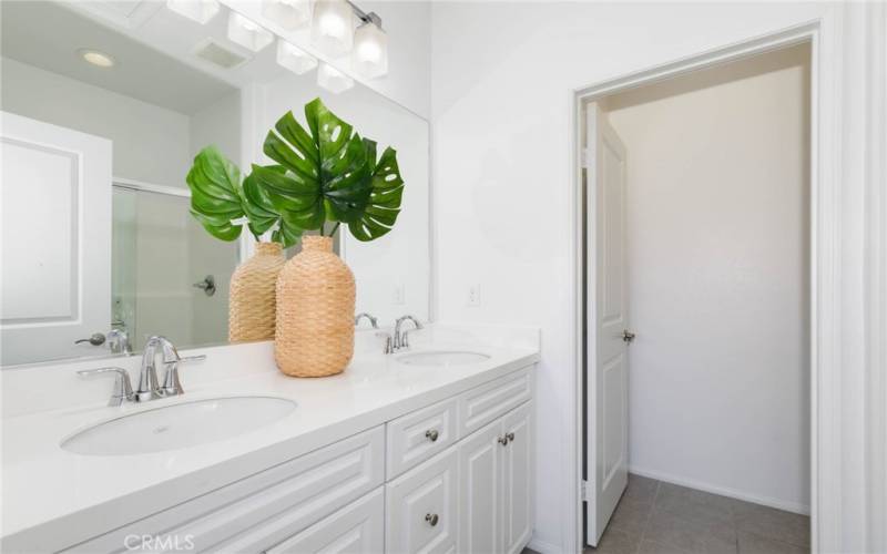 Dual Sinks in Primary Bathroom