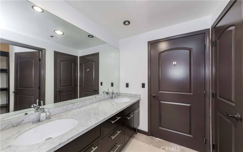 Master Bath w Granite Counters and Stone Floors