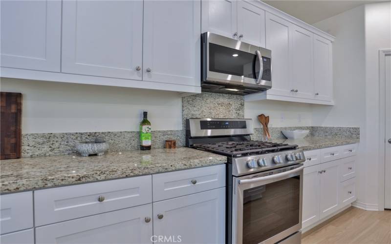 Beautiful granite countertops and backsplash. 5 burner gas stovetop with micro hood.