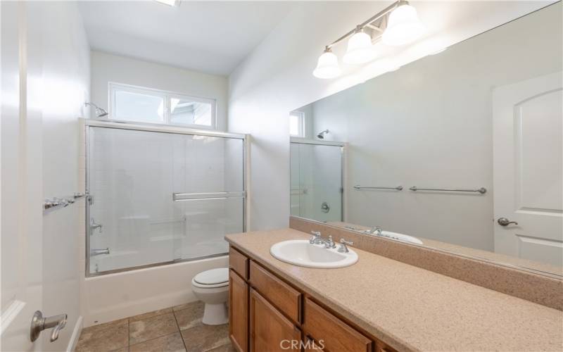 Upstairs hall bath with great counter space