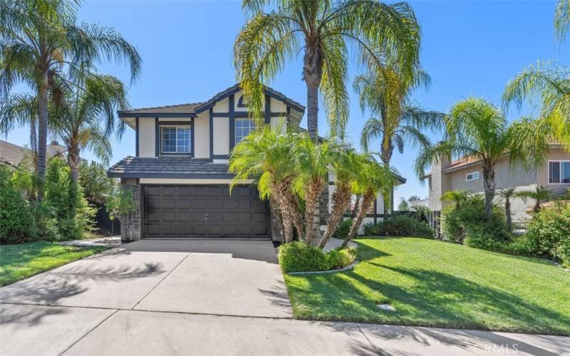 Front / Driveway View