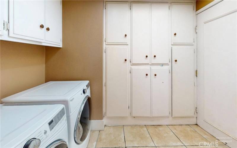 Laundry Room with cabinets