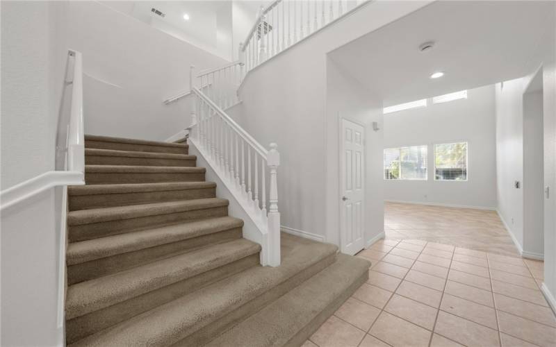 Neutral carpet. Wide staircase