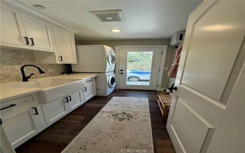 Laundry room with barn. house sink