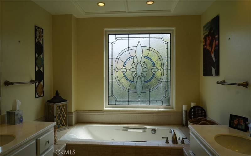 Soaking tub in ensuite bathroom