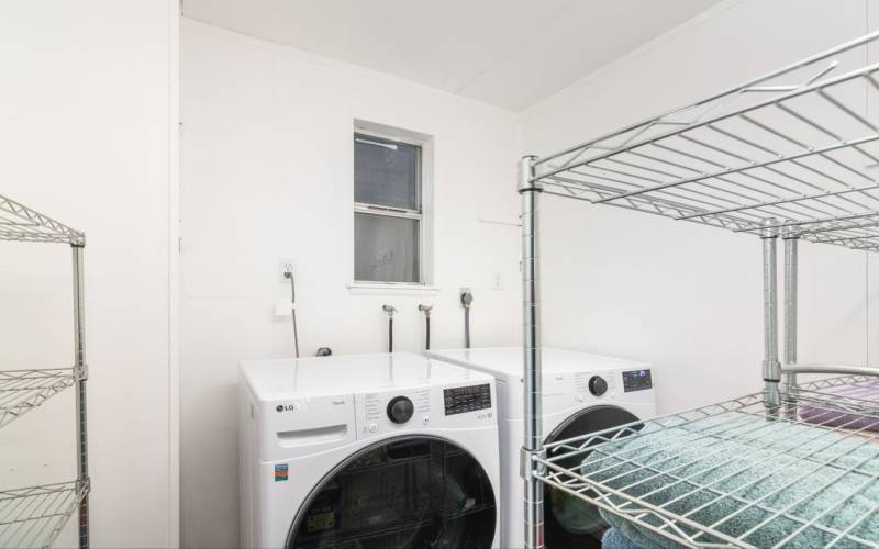 Mid level laundry room