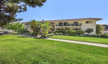 2237 Via Puerta Q, Laguna Woods, California 92637, 2 Bedrooms Bedrooms, ,2 BathroomsBathrooms,Residential,Buy,2237 Via Puerta Q,OC24201269