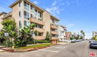 30 Driftwood Street 2, Marina Del Rey, California 90292, 2 Bedrooms Bedrooms, ,2 BathroomsBathrooms,Residential Lease,Rent,30 Driftwood Street 2,24442141