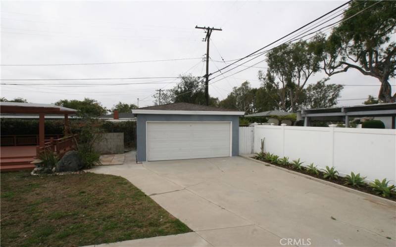 Spacious Driveway to Garage