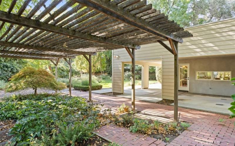 Large Covered Patio for Outdoor Lounging & Dining