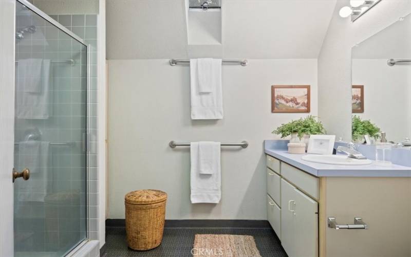 Upstairs Guest Bathroom w/ Walk-In Shower