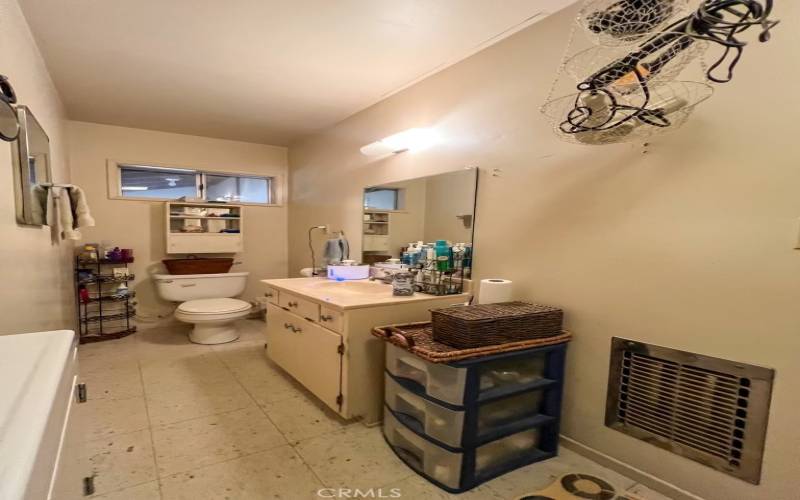 2nd bathroom w/ Laundry room