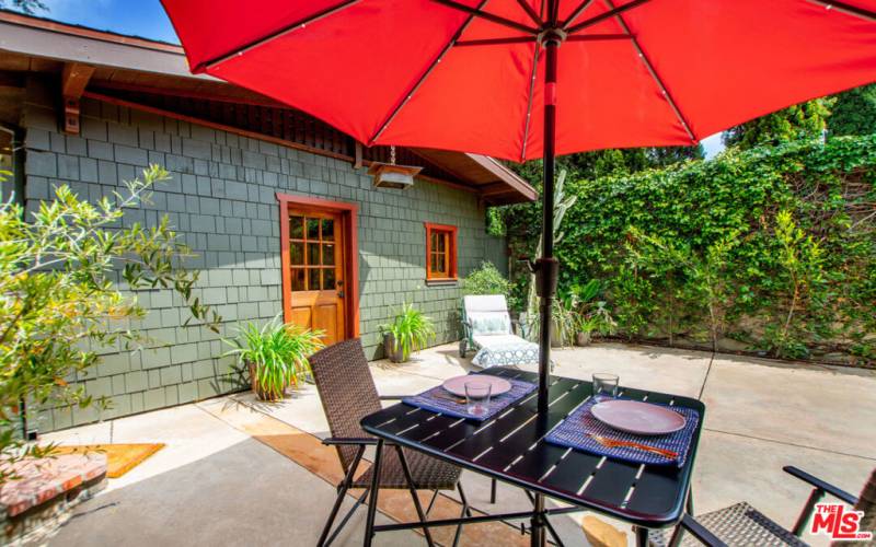 out door dining area