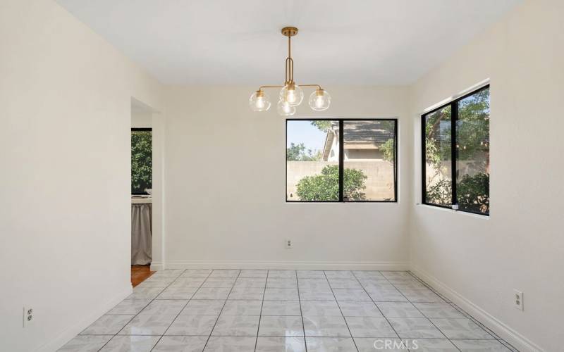 Dinning area with views of the back garden