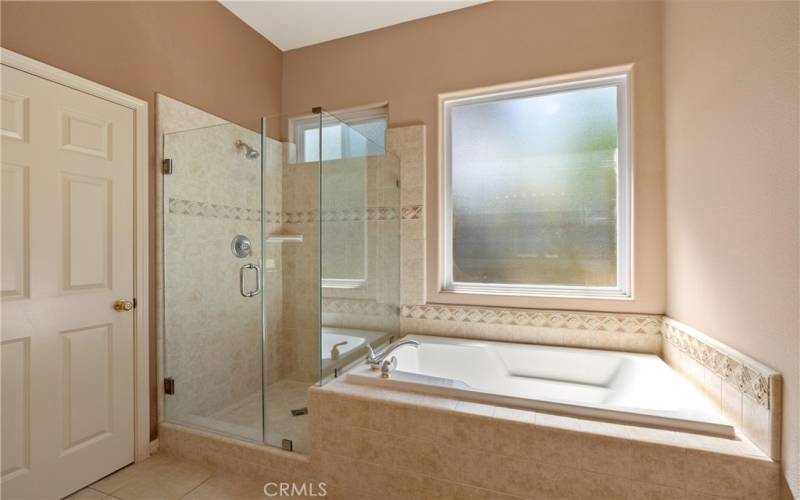 Main bathroom with walkin shower