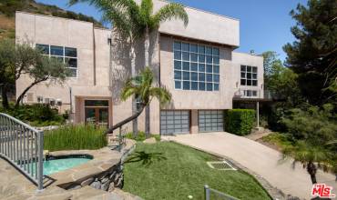 1807 San Ysidro Drive, Beverly Hills, California 90210, 4 Bedrooms Bedrooms, ,2 BathroomsBathrooms,Residential Lease,Rent,1807 San Ysidro Drive,24445839