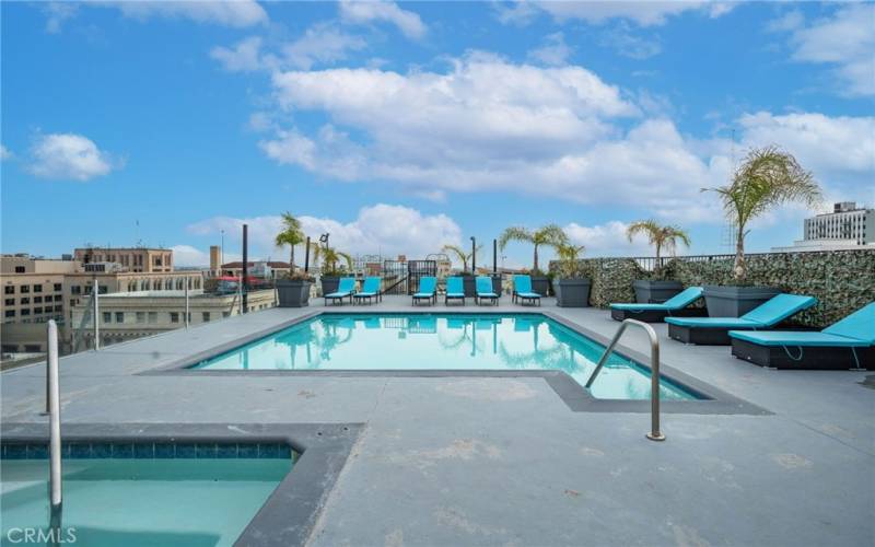 Roof Top Pool with jacuzzi