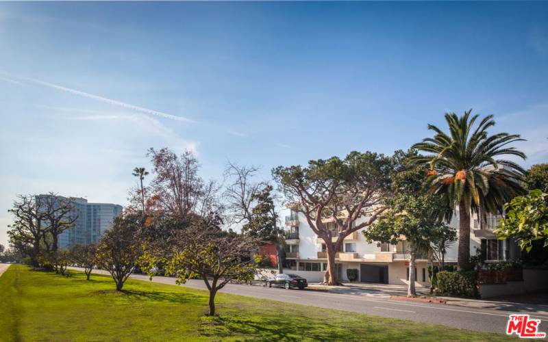 View of building on San Vicente