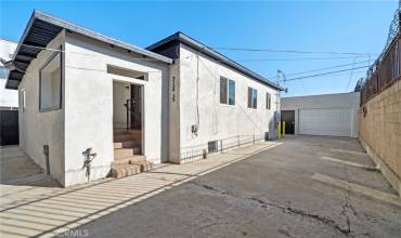 2138 1/2 W Florence Avenue, Los Angeles, California 90047, 3 Bedrooms Bedrooms, ,1 BathroomBathrooms,Residential,Buy,2138 1/2 W Florence Avenue,OC24195227