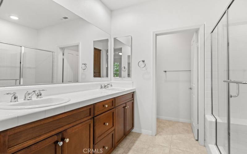 Dual sinks and large shower with privacy toilet room