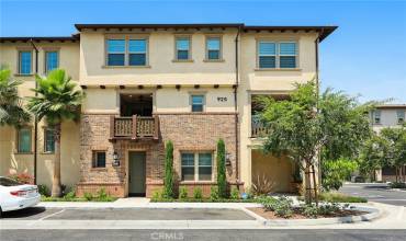 925 Clementine Court C, Azusa, California 91702, 2 Bedrooms Bedrooms, ,3 BathroomsBathrooms,Residential Lease,Rent,925 Clementine Court C,WS24203910