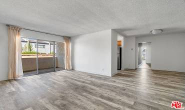 1827 S Barrington Avenue 107, Los Angeles, California 90025, 3 Bedrooms Bedrooms, ,2 BathroomsBathrooms,Residential Lease,Rent,1827 S Barrington Avenue 107,24447841