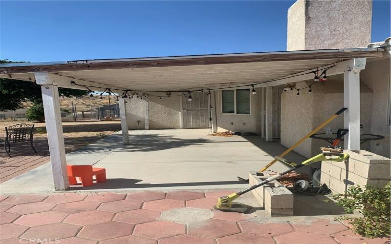 Clean and Spacious Backyard Patio