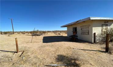 Joshua Tree recreational cabin on 5 acres