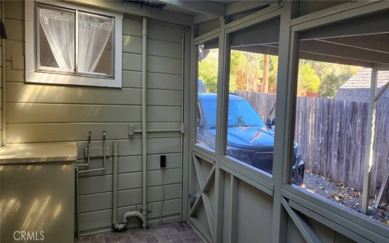 Screened in porch with Washer/Dryer hookups