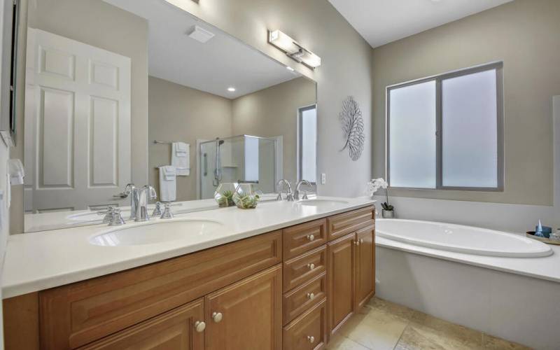 25 MASTER BATH ABNB